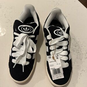 Adidas campus men’s size 8. Black with white stripes. Brand new with tags.